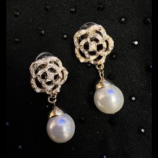 CHANEL Серьги с жемчугом CHANEL Серьги с жемчугом