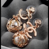 CHANEL Серьги с жемчужным шаром CHANEL Серьги с жемчужным шаром