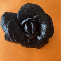CHANEL брошь "Черная камелия" CHANEL брошь "Черная камелия"