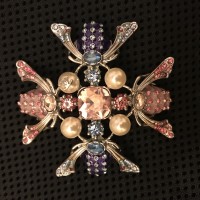 CHANEL Брошь "Мальтийский крест с пчелами"