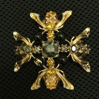 CHANEL Брошь "Мальтийский крест с пчелами"
