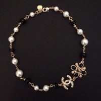 CHANEL Колье с логотипом CHANEL Колье с логотипом