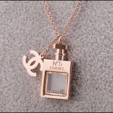 CHANEL Лого - кулон на цепочке "Chanel N5" CHANEL Лого - кулон на цепочке "Chanel N5"