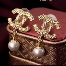 CHANEL Серьги "Логотип с жемчужиной" CHANEL Серьги "Логотип с жемчужиной"
